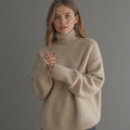 Damski sweter z golfem na chłodniejsze jesienne dni