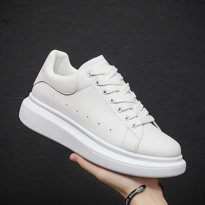 Męskie sneakersy do miejskich zestawień przez cały rok